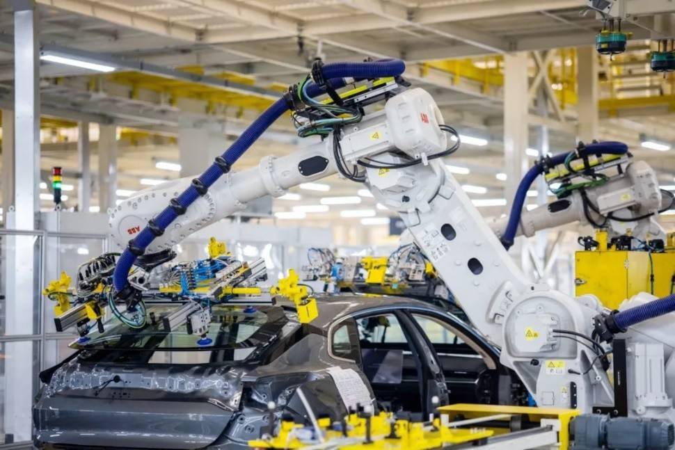 極氪001閃電交付，首個完整月交付量突破2000臺，智能電動市場迎來強勁新秀